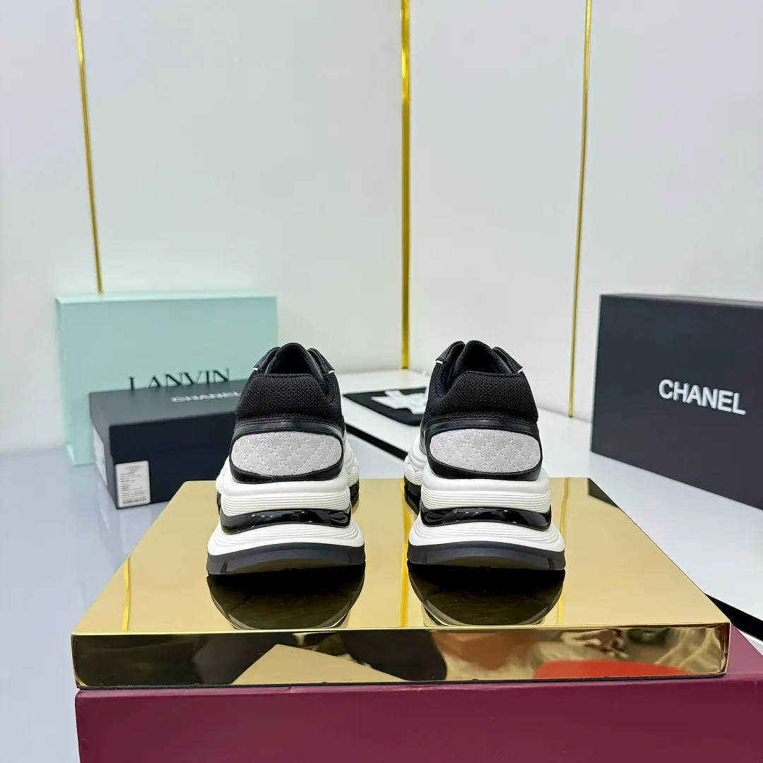 👟👟Ex-factory price 700👟👟 Chanel casual small leather shoes ~ original calfskin panda shoes Chanel 25C latest hot style panda black and white sports shoes casual sneakers small fragrance hot item classic black and white panda color coco girls must pay for it Fabric: original customized first-layer cowhide Inner: original imported breathable mesh lining Outsole: Original molded rubber + TPU combination Size: Women's 35-41